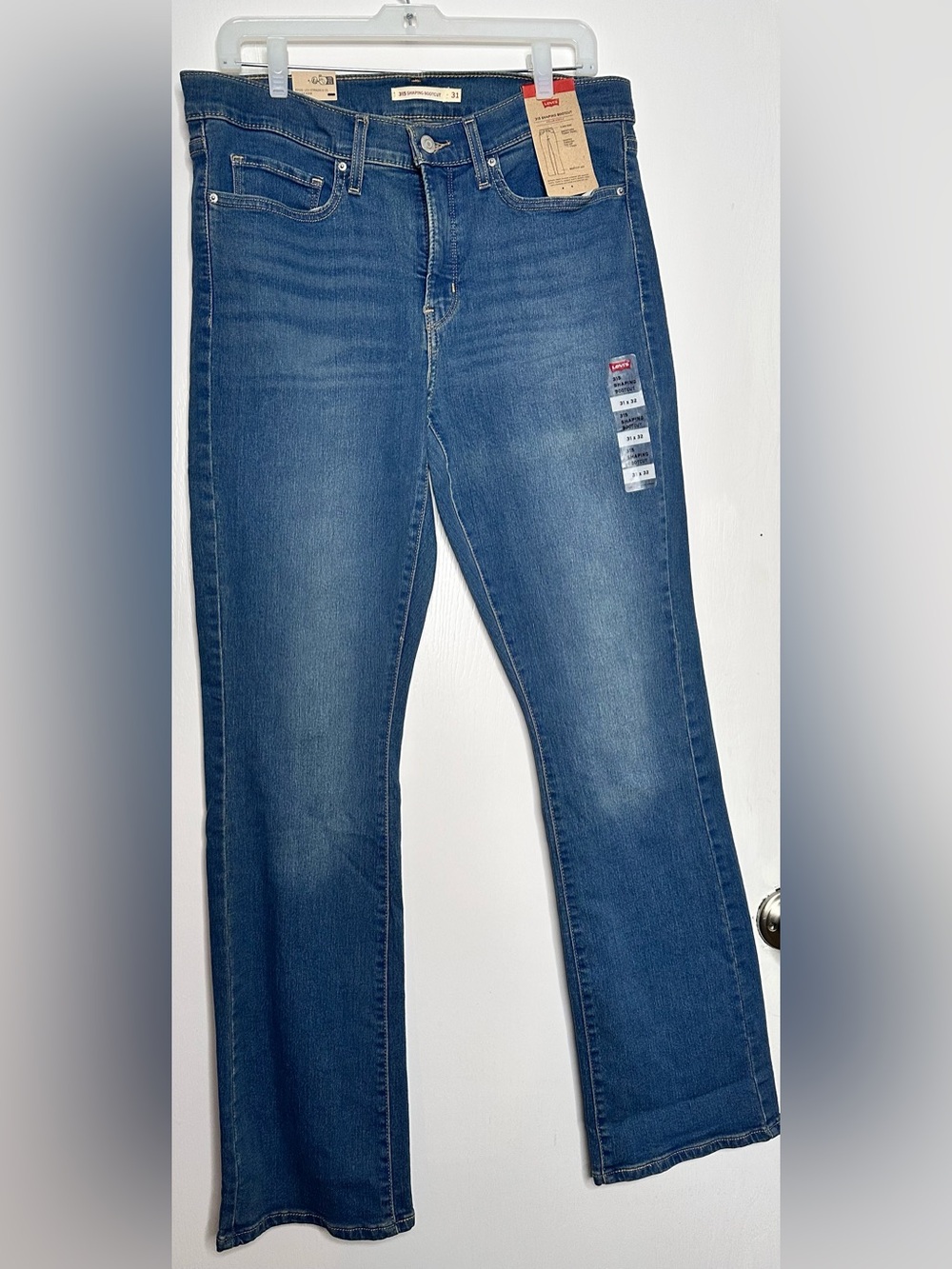 Levi's Women's Shaping Bootcut jeans. NWT. Size 31 waist